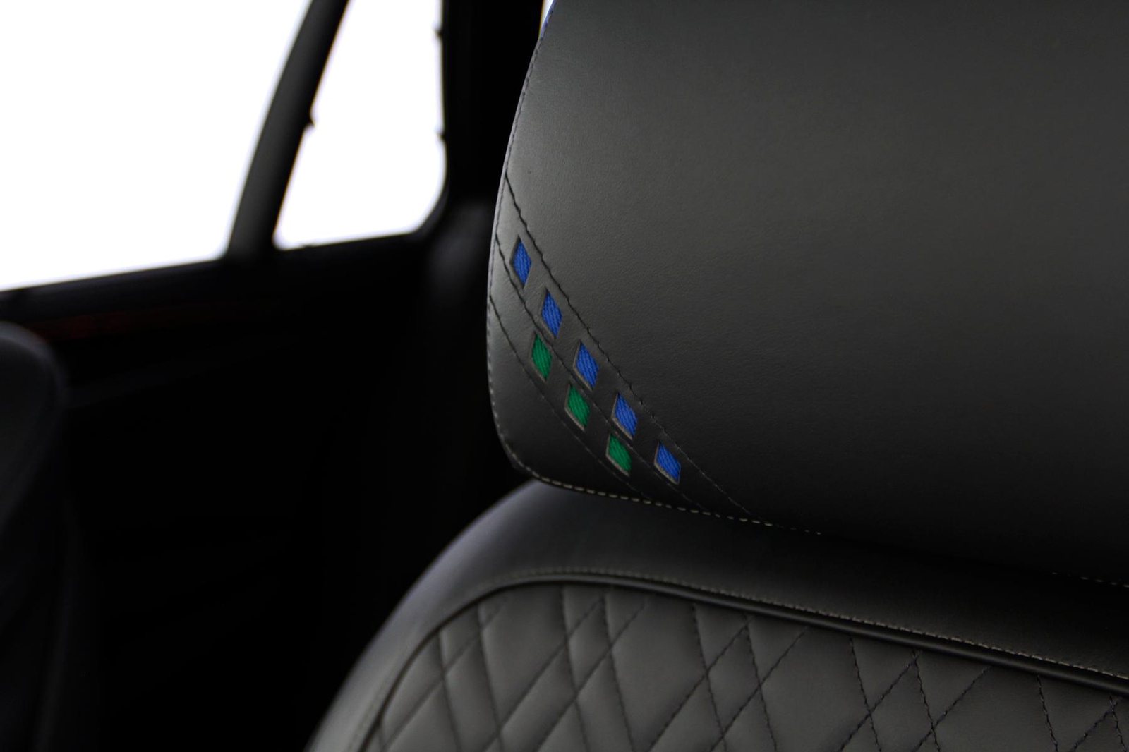 Alpina B5 Touring - Alpina hoofdsteun logo voor