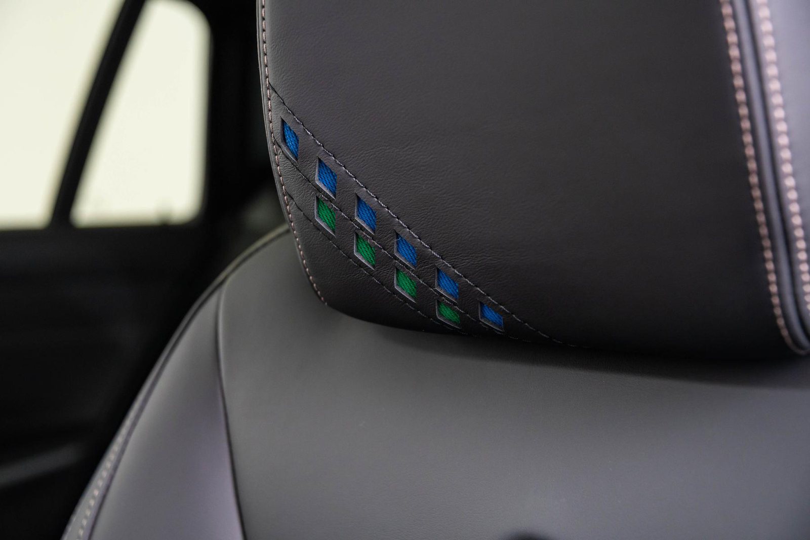 Alpina Logo in hoofdsteun