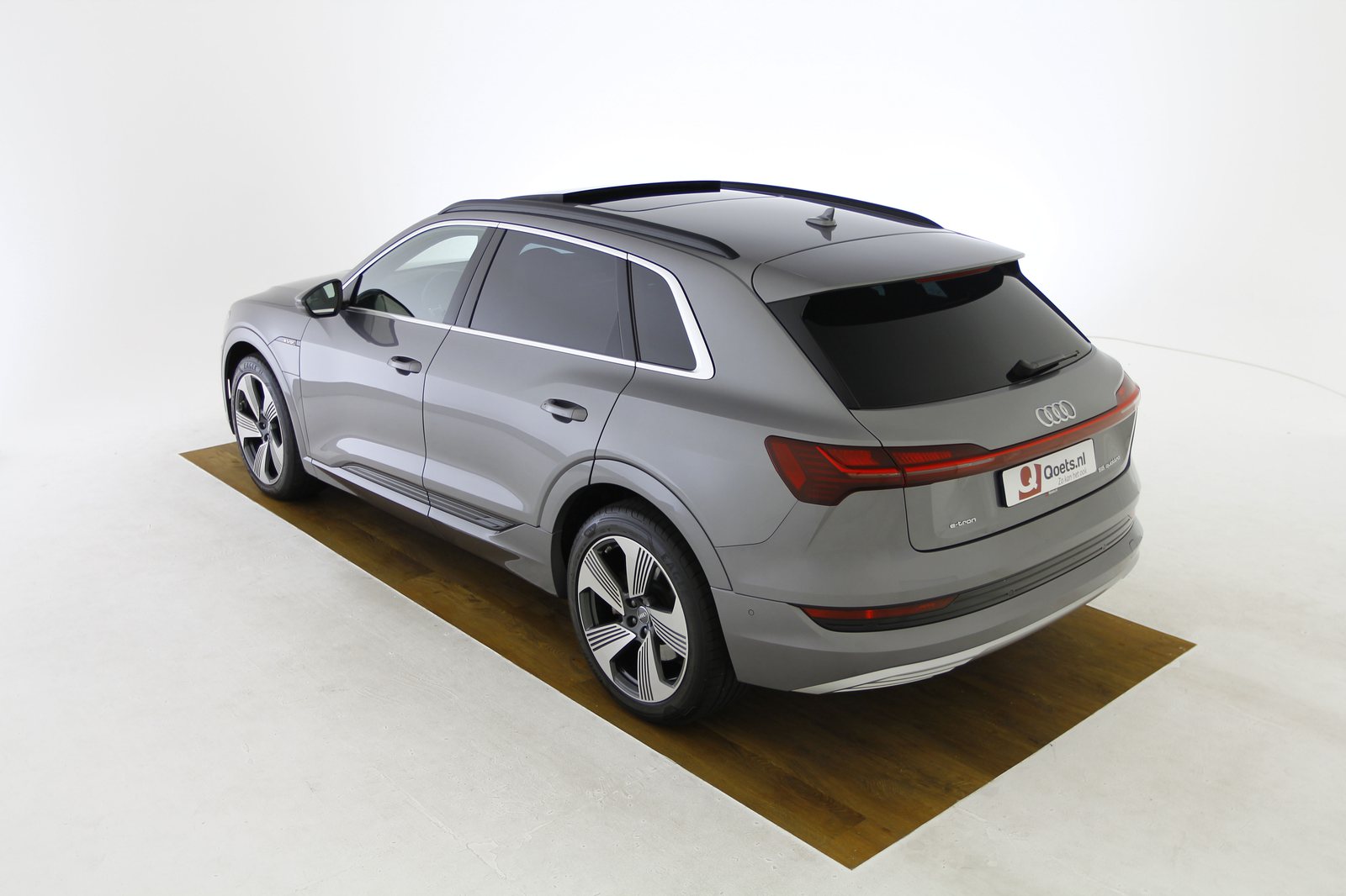 Audi - e-tron 55 quattro - - Teaser - Exterieur (22).JPG