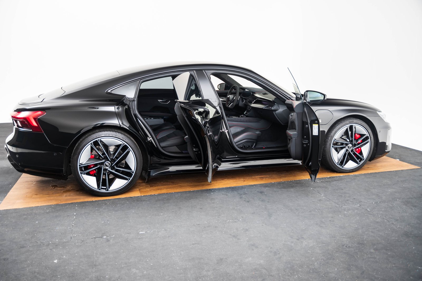 Audi e-tron GT ZK.jpg