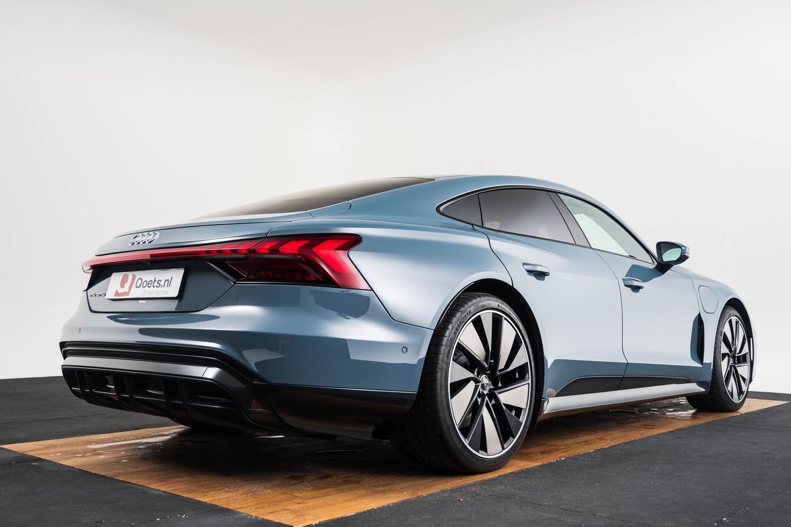 Audi e-tron GT quattroewf685.jpg