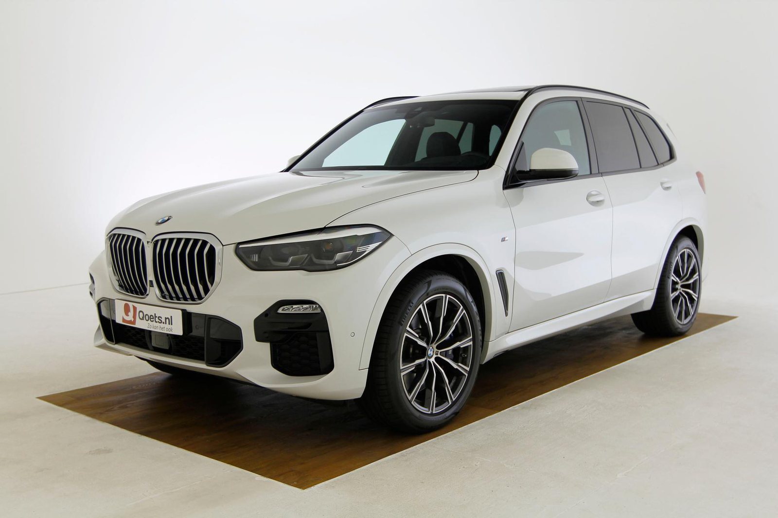 BMW-X5-30d-Mineralweiss-Voorkant.jpg