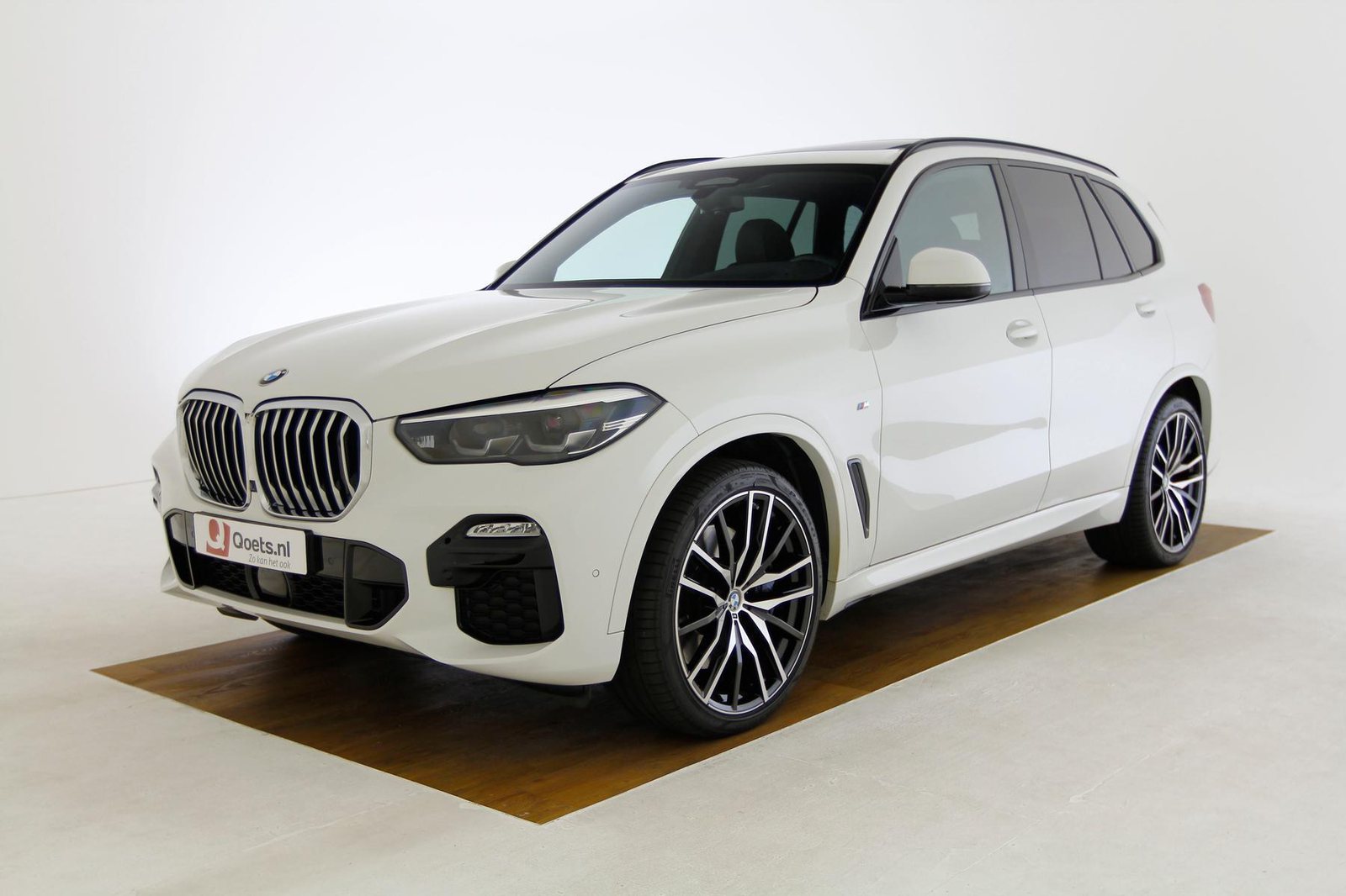 BMW-X5-30d-Uni-Alpinweiss-Voorkant.jpg
