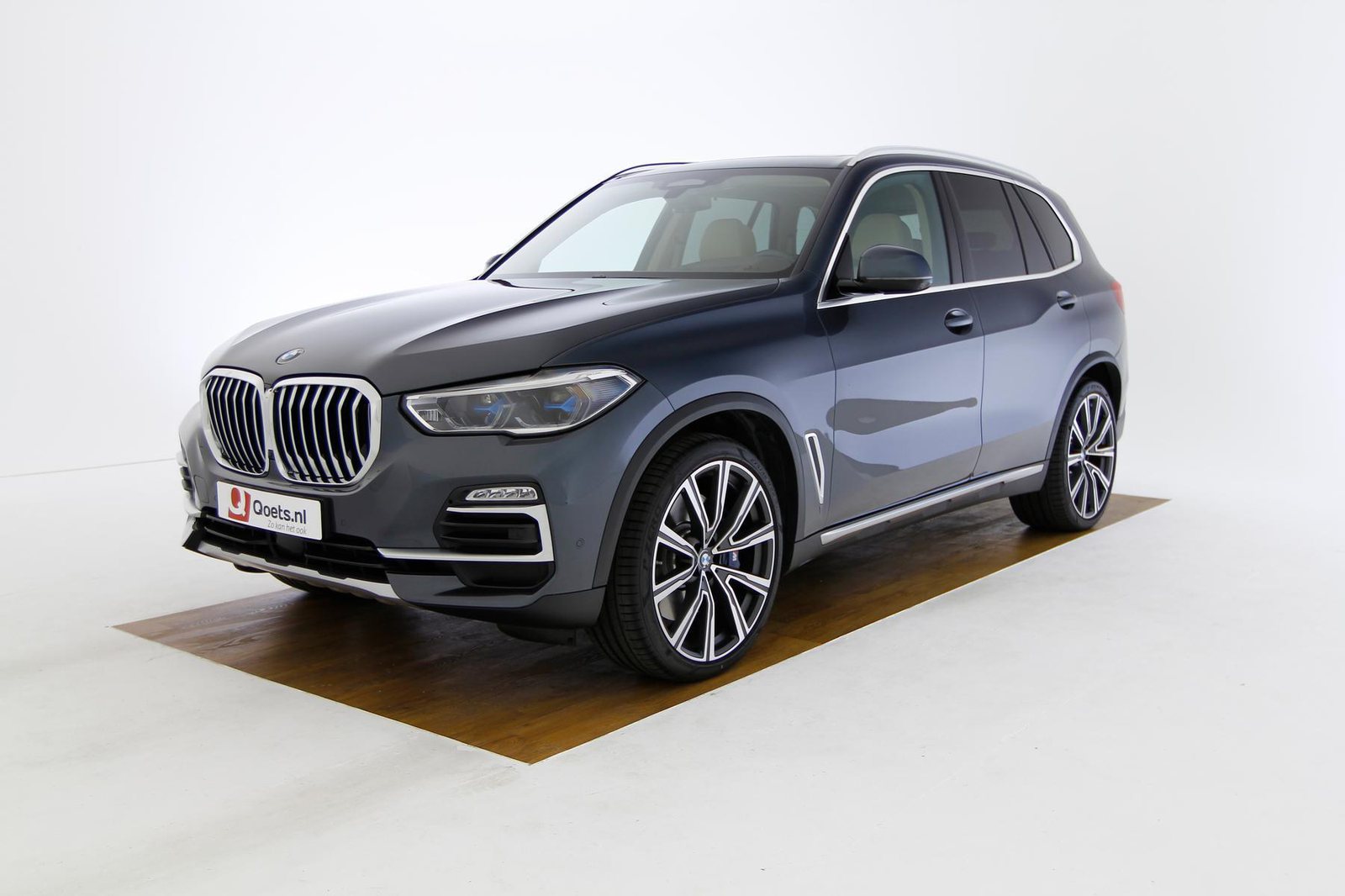 BMW-X5-40i-Arcticgrau-Voorkant.jpg