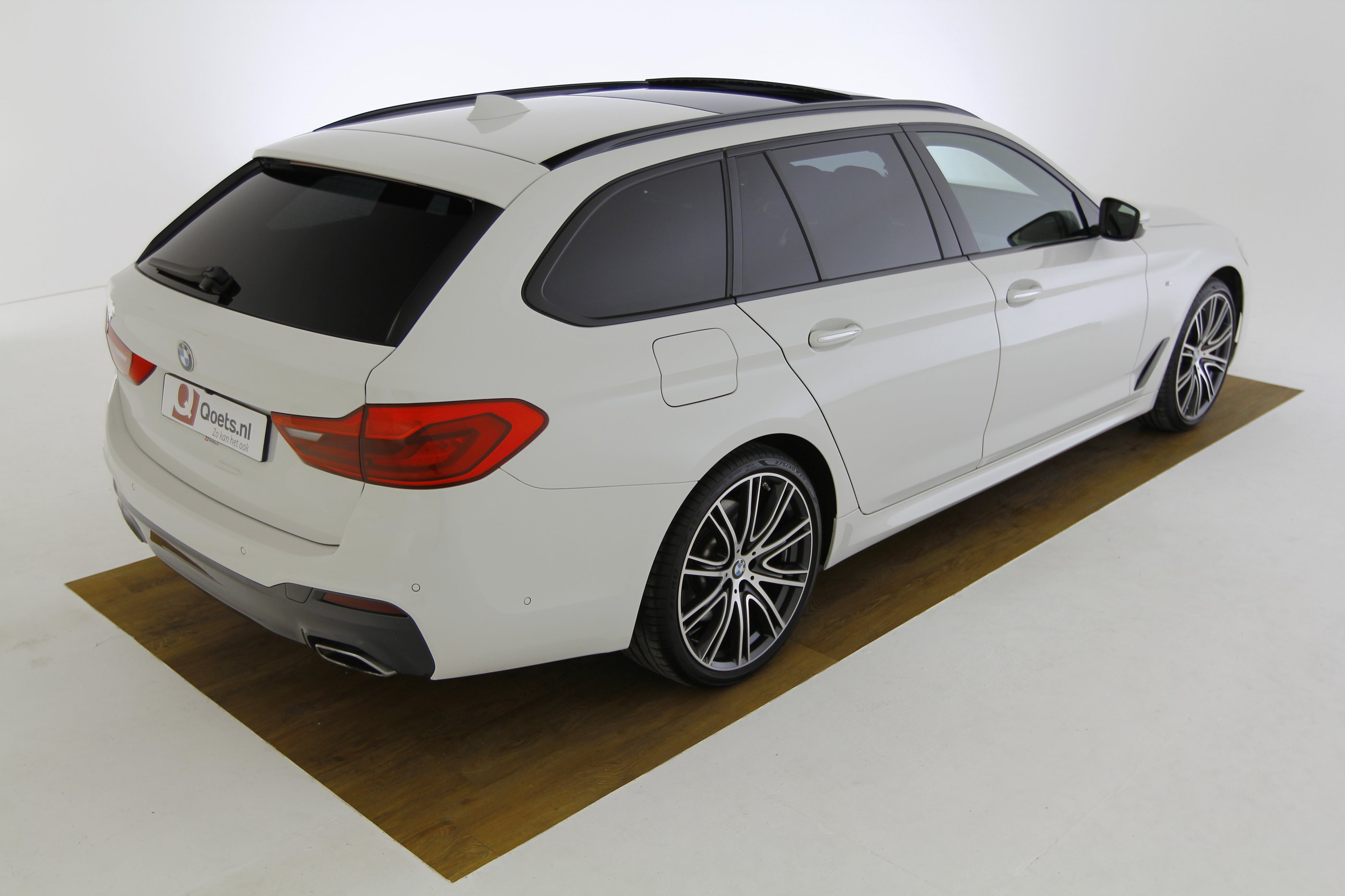 BMW - 540i xDrive Touring - B209628 - Teaser - Exterieur (25).JPG