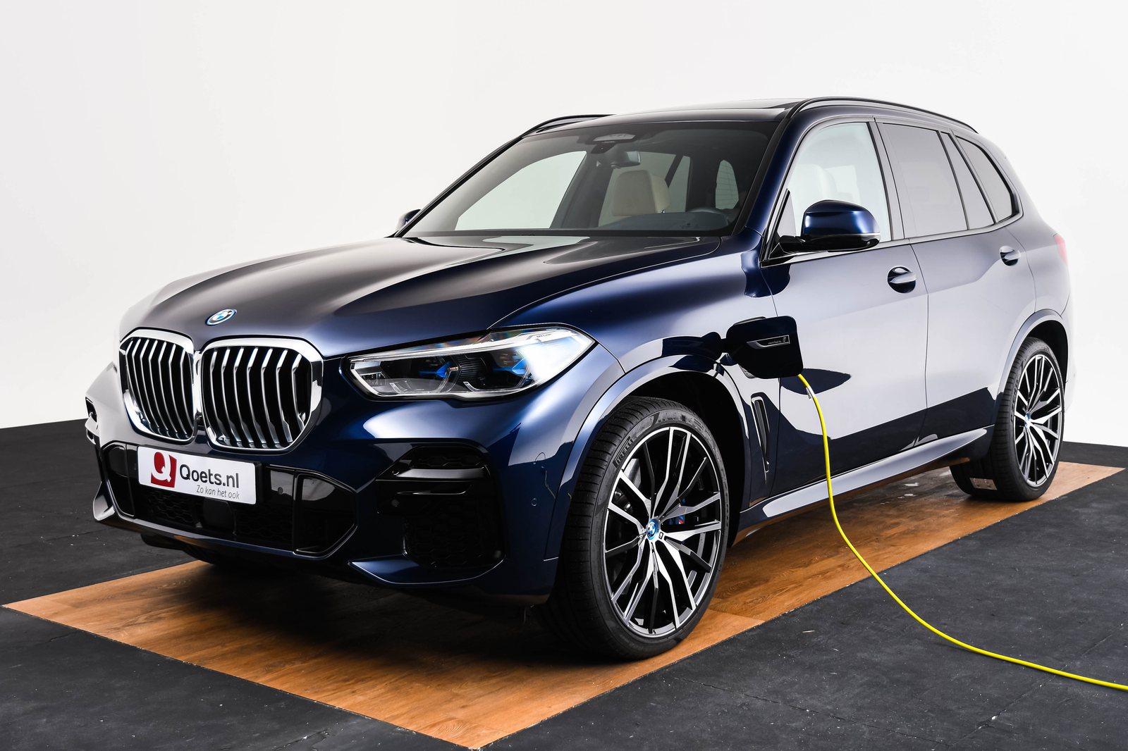 BMW - X5 xDrive45e - 9J09912 - Teaser - Exterieur (1).jpg