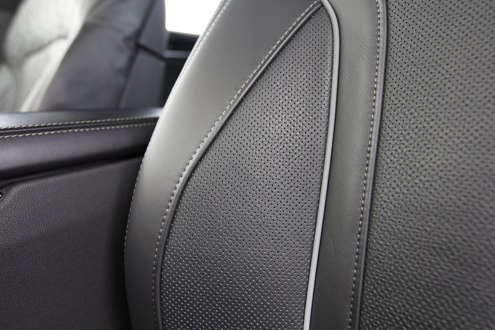 BMW 5 Serie - 453 - Stoelventilatie voor de voorstoelen.JPG