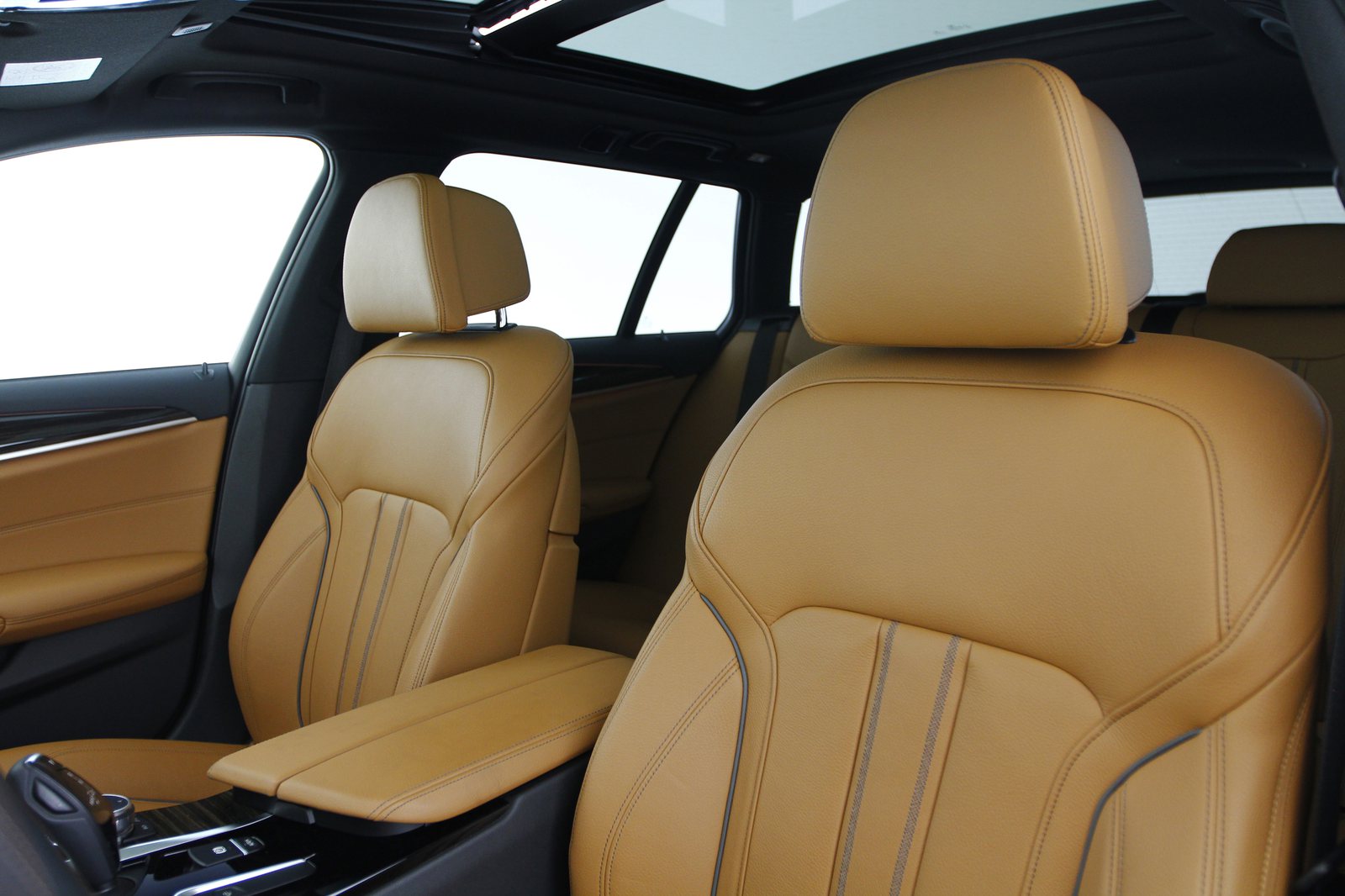 BMW 5 Serie - 775 - BMW Individual hemelbekleding in Anthrazit.JPG