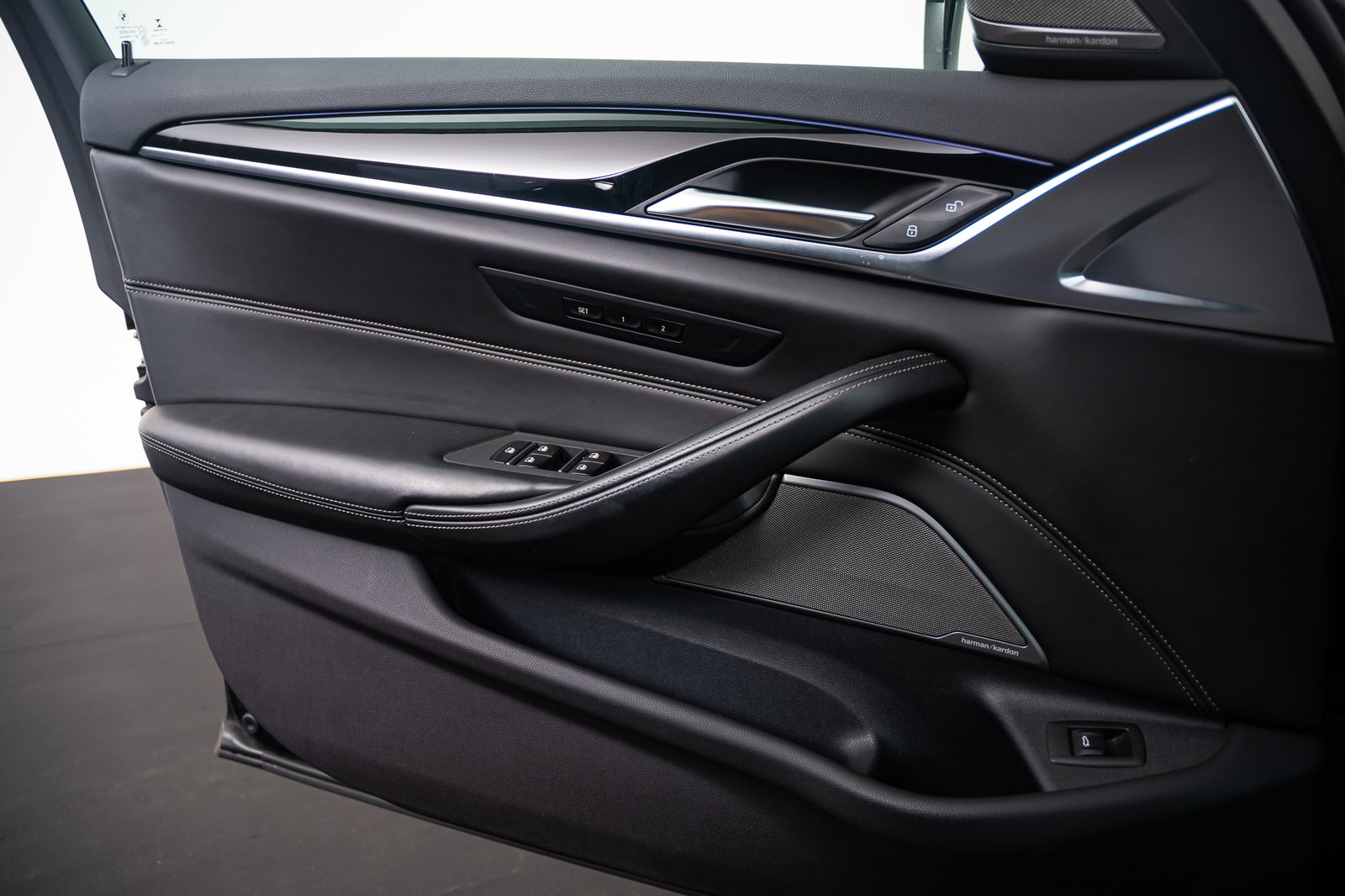 BMW 5 Serie 688 - HiFi System Harman Kardon.jpg