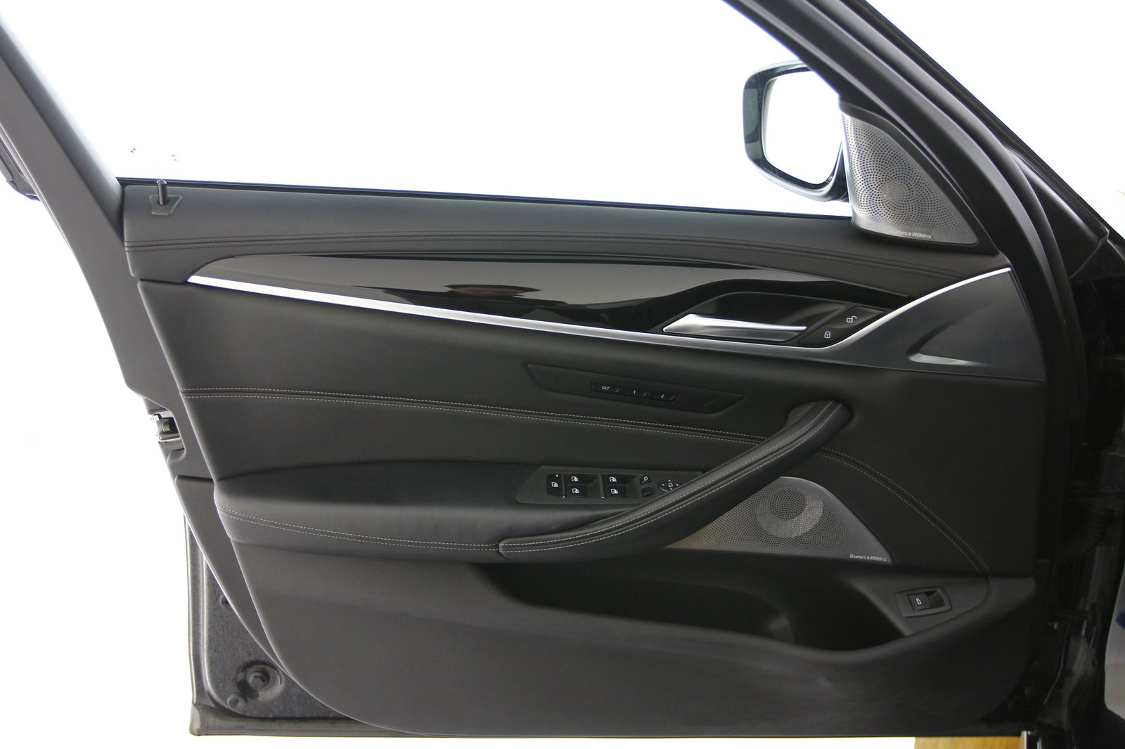 BMW 5 Serie 688 - HiFi System Harman Kardon.jpg