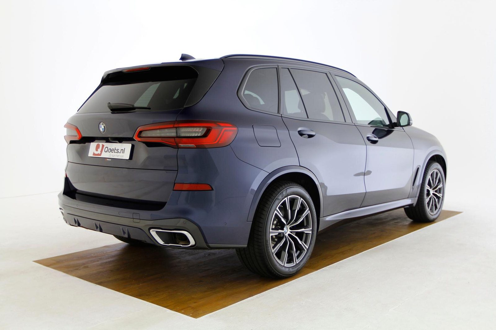 BMW X5 30d Tansanit Achterkant.jpg