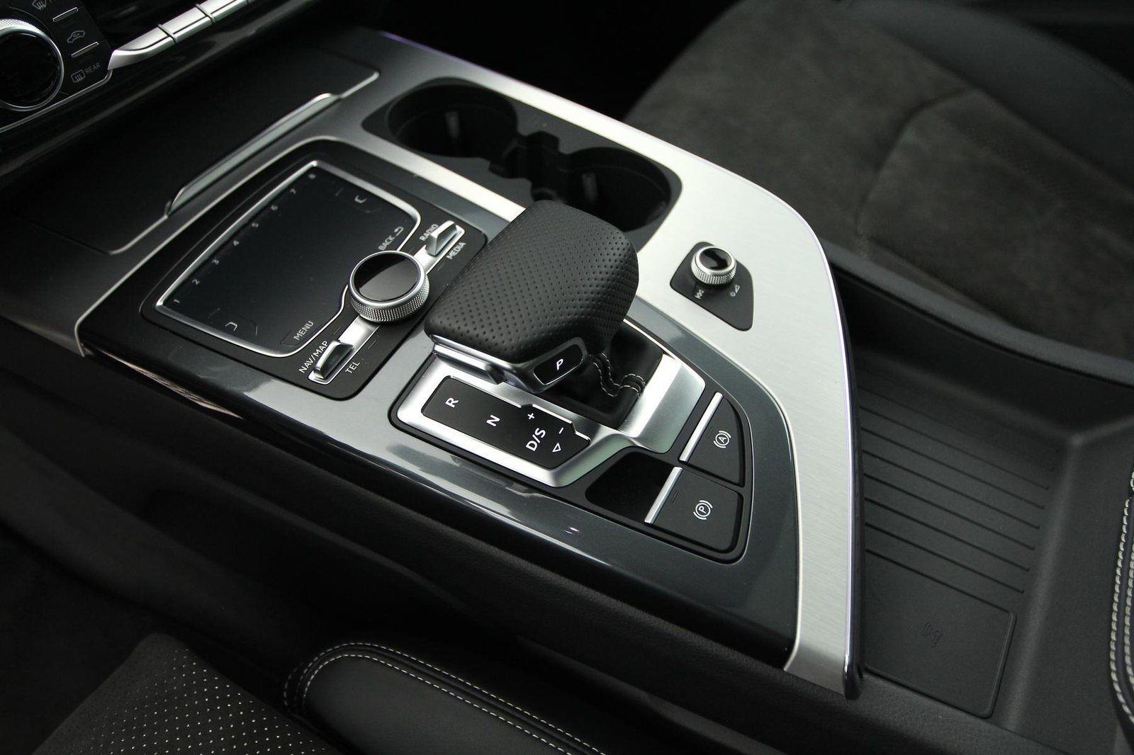Interieur-bediening-audi-Q7_1.jpeg