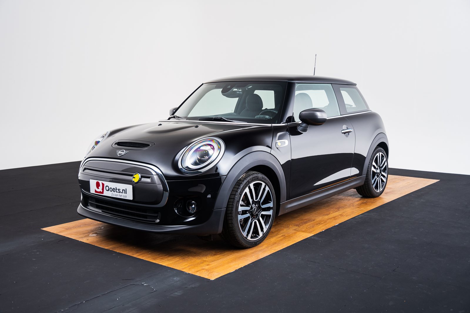 Mini Midnight Black (28).jpg