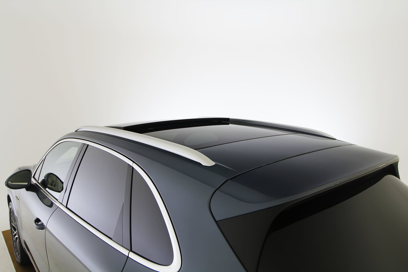 Porsche - Cayenne E-Hybrid - DA29274 - Teaser - Exterieur (24).JPG