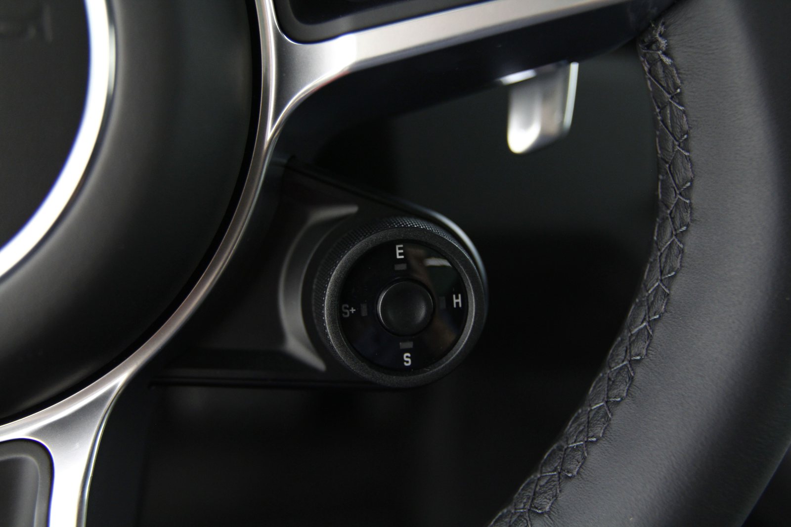 Porsche - Cayenne E Hybrid - DA30390 - Teaser - Interieur (22).JPG