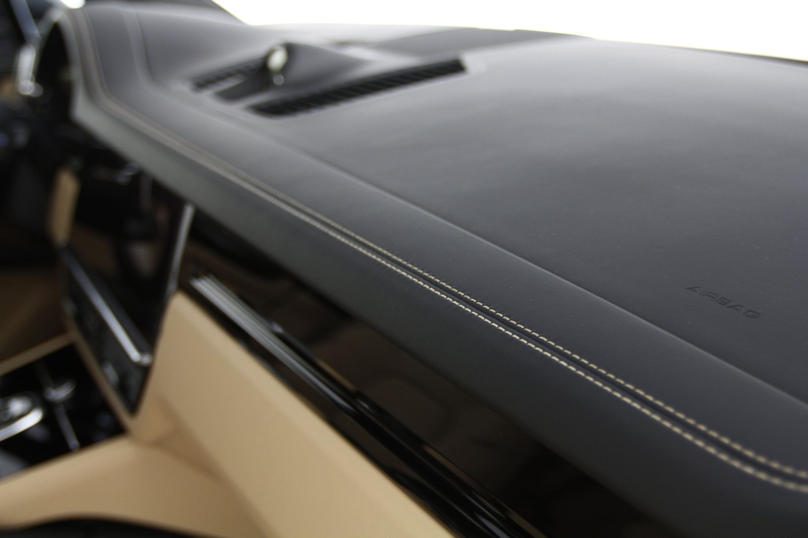 Porsche - Cayenne Hybride - XXXXXXX - Teaser - Interieur (17).JPG