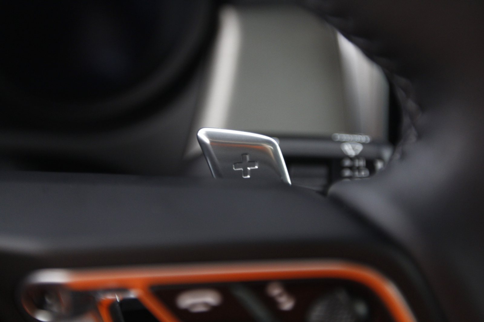 Porsche - Macan Turbo - LB71594 - Teaser - Interieur (30).JPG