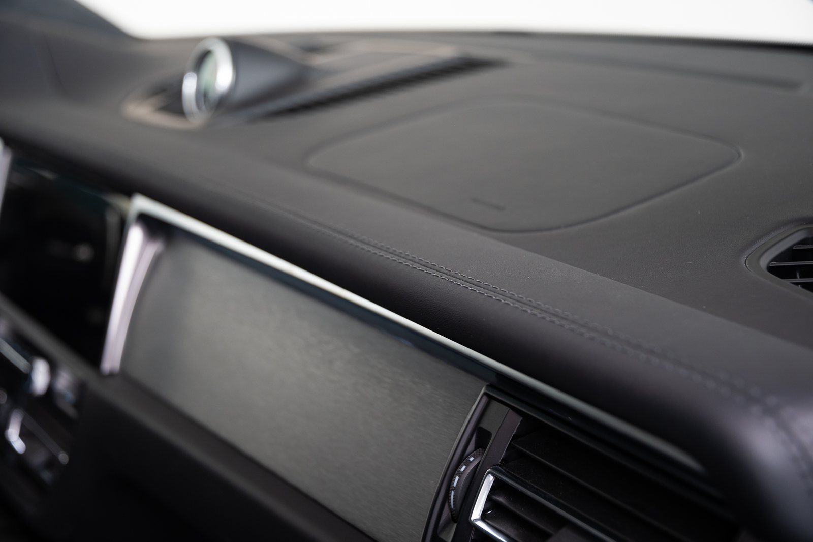 Porsche - Macan Turbo - LB71594 - Teaser - Interieur (37).jpg