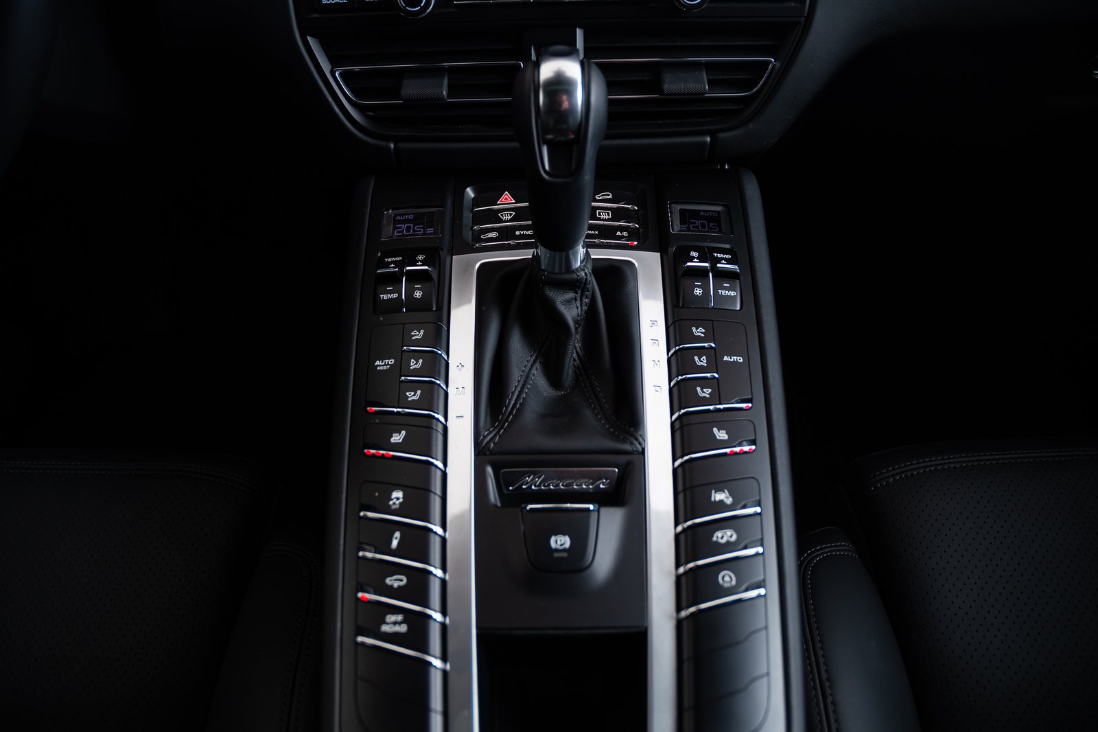 Porsche - Macan Turbo - LB71594 - Teaser - Interieur (6).jpg