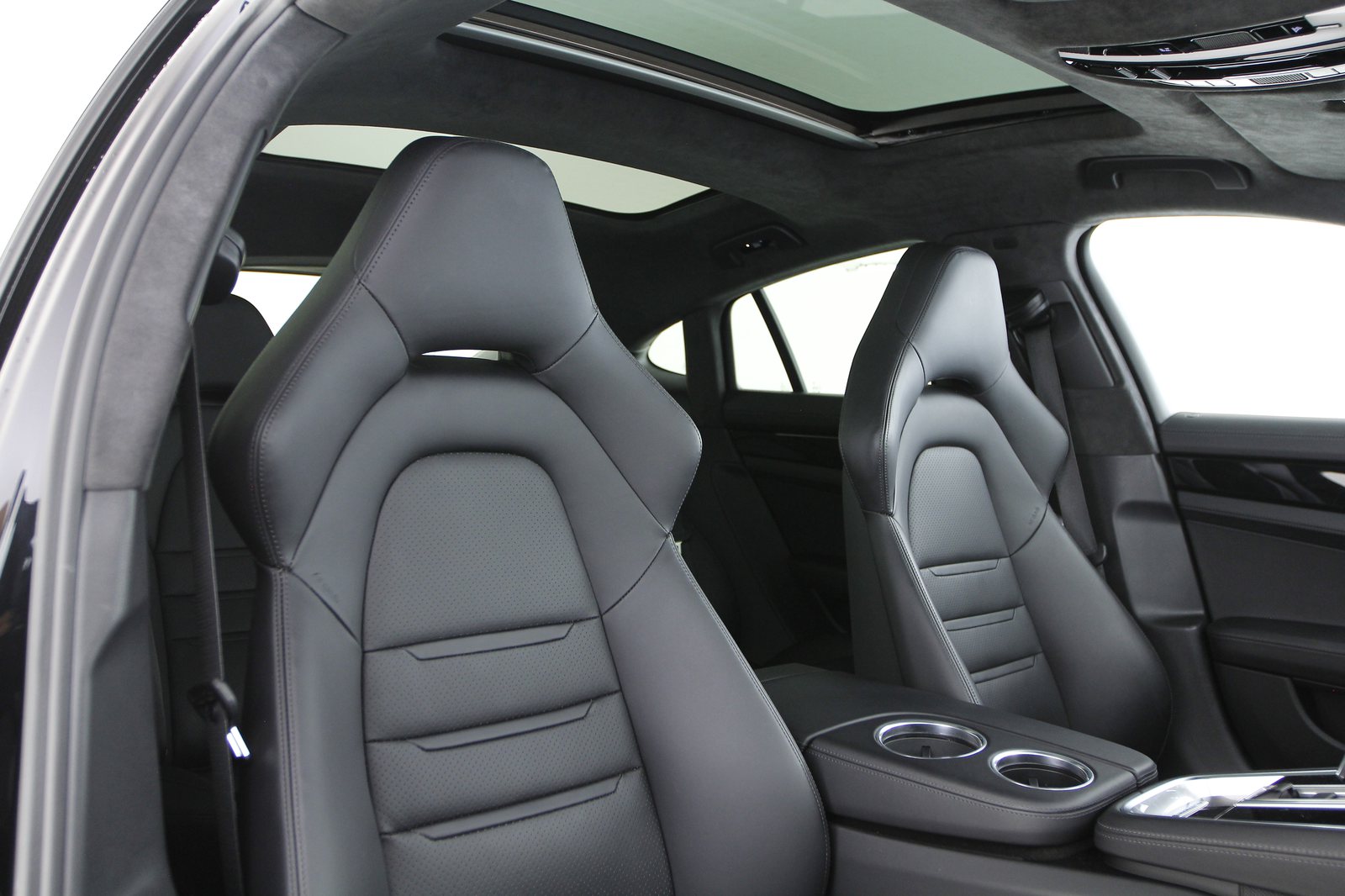 Porsche - Panamera 4S - L121396 - Interieur - Teaser (13).JPG