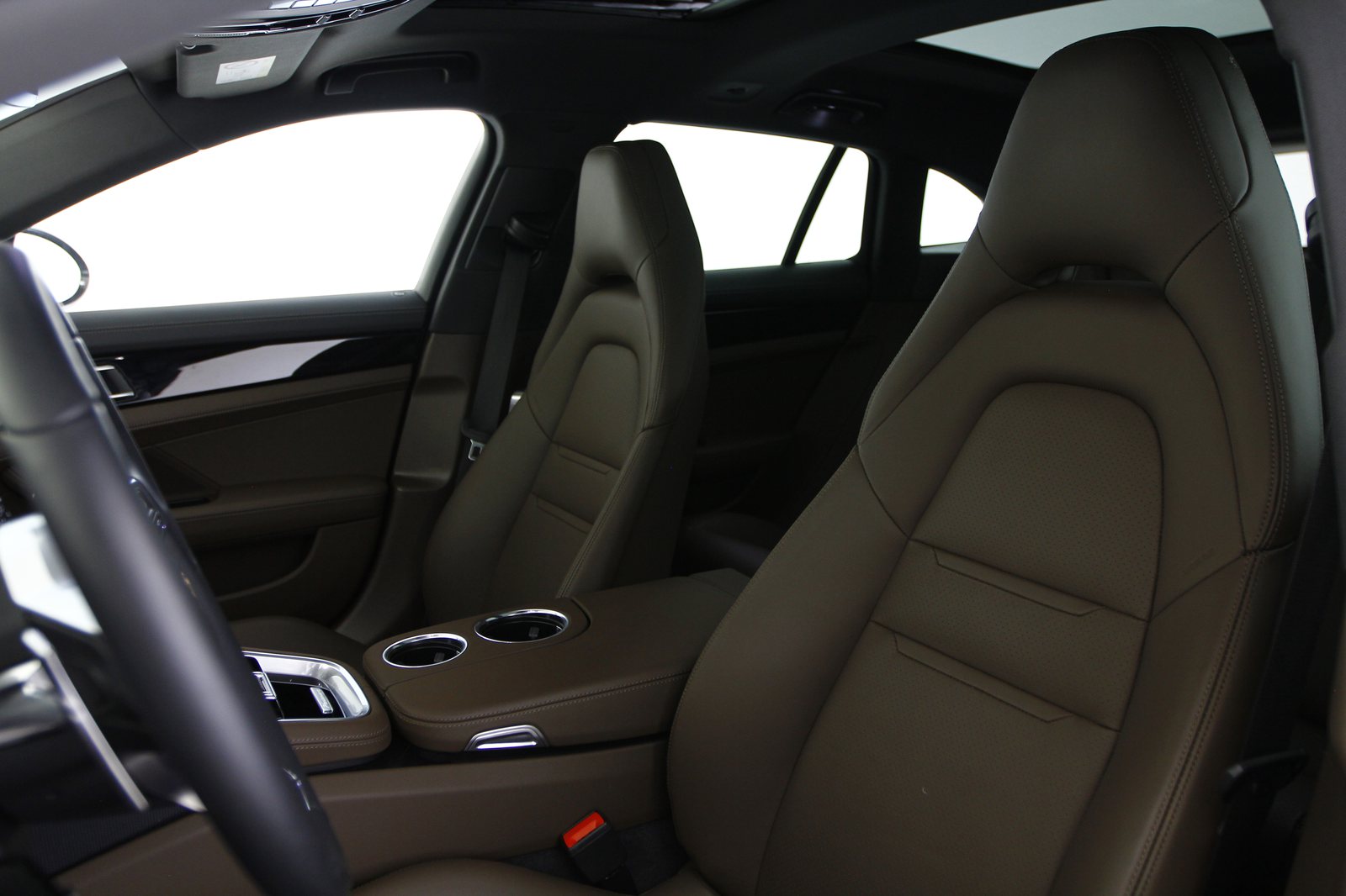 Porsche - Panamera Sport Turismo E-Hybrid - L182650 - Teaser - Interieur - (7).JPG