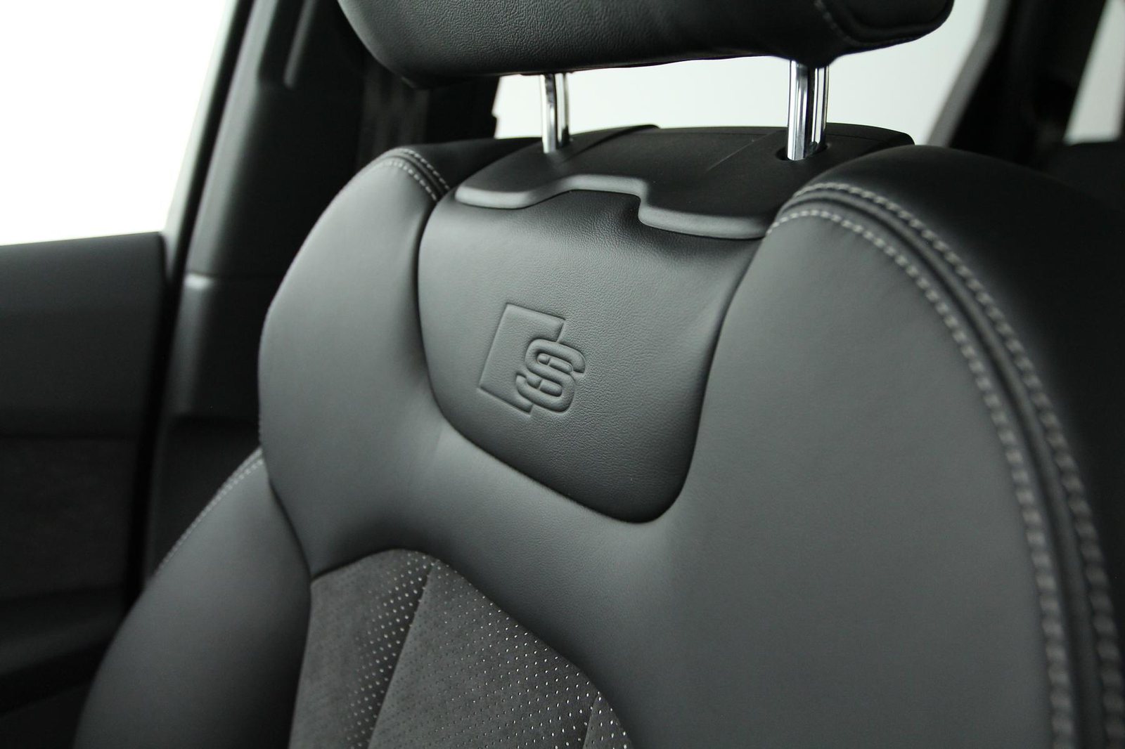 S-line-stoel-Q7 (1).jpeg